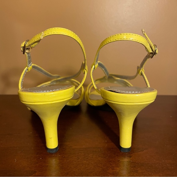 Naturalizer Yellow Heel Sandals, size 6.5 - Picture 6 of 11